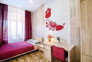 Хостелы Cossacks Hostel Львов Двухместный номер эконом-класса с 1 кроватью и общей ванной комнатой-1